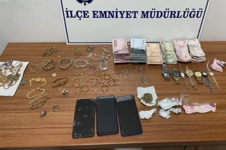 Gemlik'te uyuşturucu madde kullanımı ve satışı yapan 64 kişi yakalandı