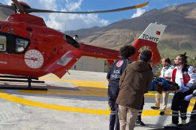 Hamile kadın ambulans helikopterle hastaneye ulaştırıldı