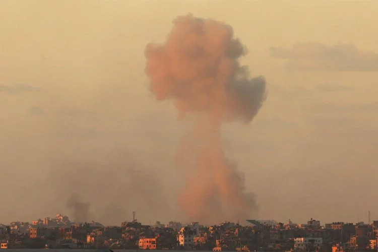 İsrail gece boyu Gazze Şeridi'ni vurdu: 52 ölü