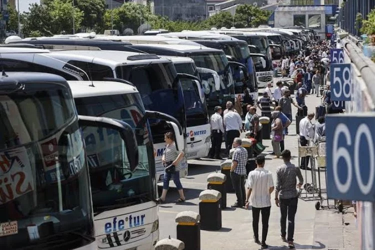 İstanbul'da Havalimanı ve Otogarda Bayram Dönüş Yoğunluğu