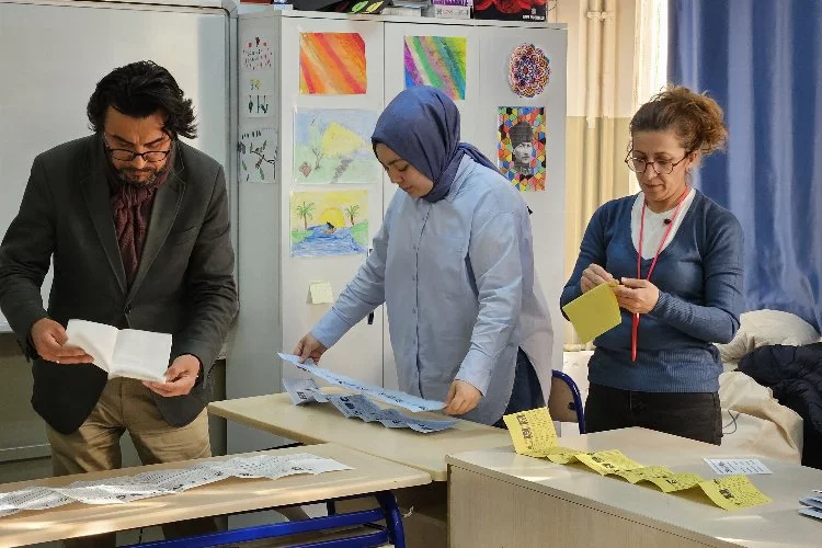İstanbul’da Sandıklar Kapandı, Oy Sayımı Başladı