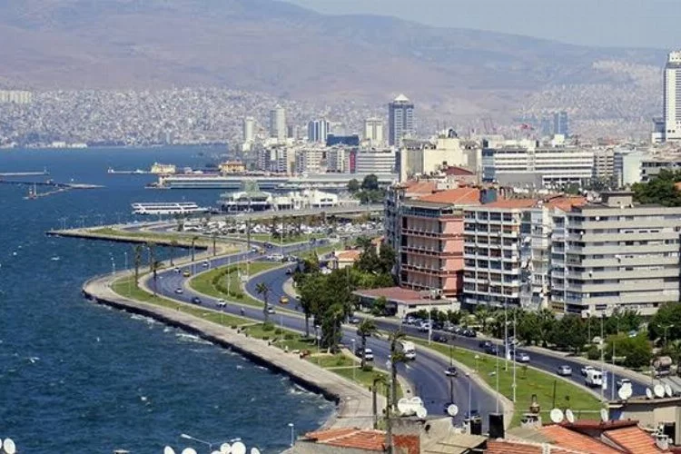 İzmir’de deprem oldu!