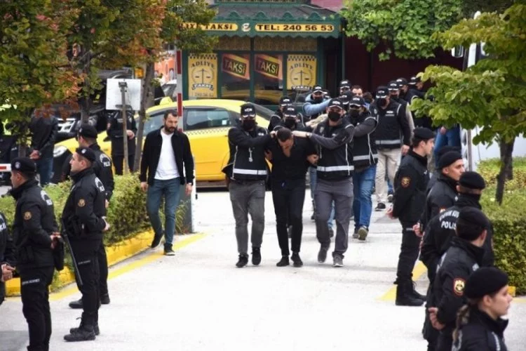 "Kafes" operasyonunda Eskişehir'de yakalanan 12 şüpheli adliyede