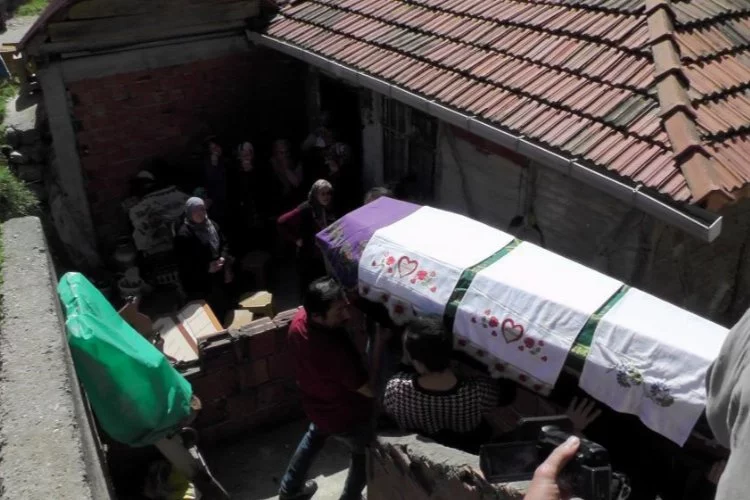 Kazada Ölen Kızlarının Cenazesinin Getirildiği Evleri 6 Yıl Sonra Kendilerine Mezar Oldu