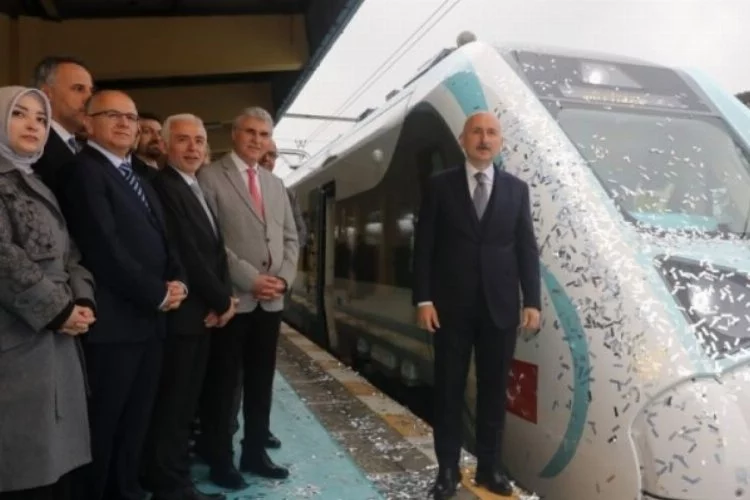 Milli tren bugün ilk kez yolcu taşımaya başlıyor