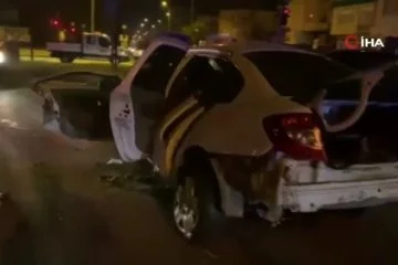 Bursa’da 2 araç kafa kafaya çarpıştı