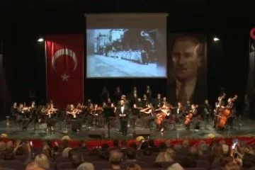 Cumhuriyetin 100. yılında Atatürk şarkılarla anıldı
