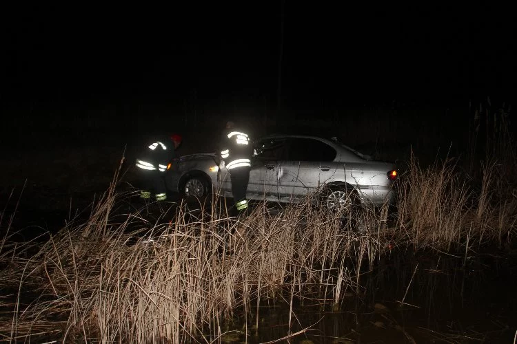 Otomobil Sazlıktaki Su Birikintisine Takla Attı: 4 Yaralı
