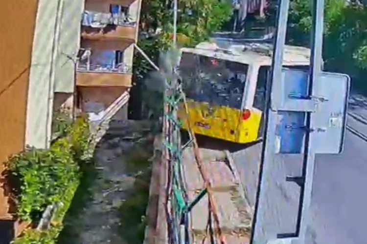 Rampadan çıkamayan İETT otobüsünün kaza anı kamerada