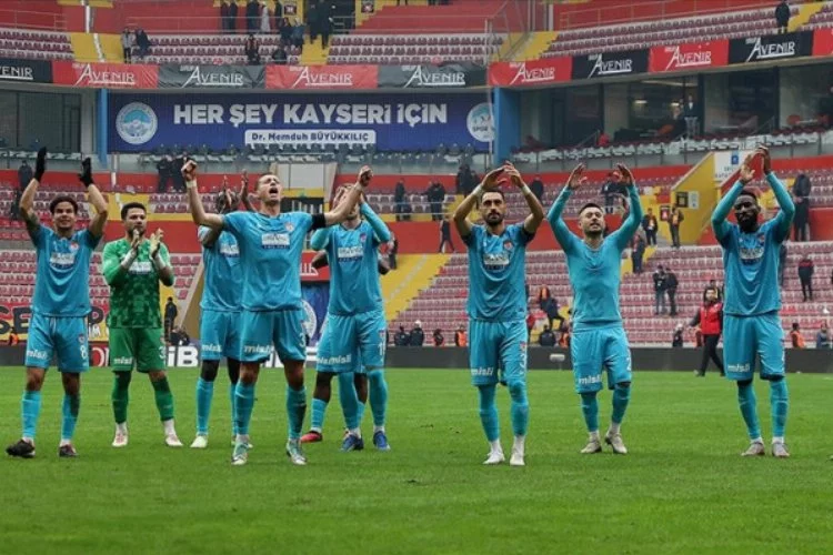 Sivasspor, Kayserispor'u 3-1 Mağlup Ederek 3 Puanı Kapıyor