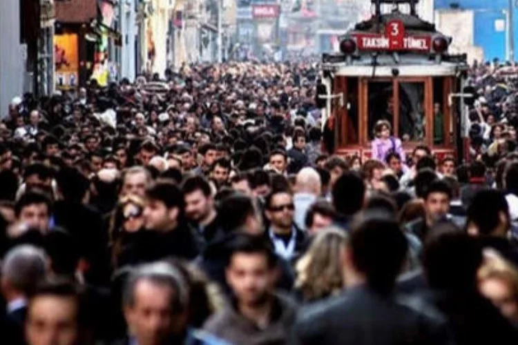 Türkiye'de resmi izinle ikamet eden yabancı sayısı düştü