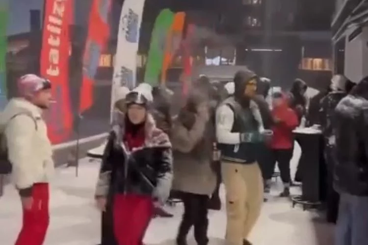 Türkiye'nin en önemli kış turizm merkezinde kar yağışı
