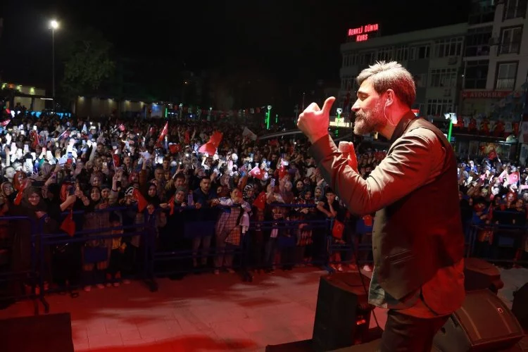 Uğur Işılak konseri Bursalıları hayran bıraktı