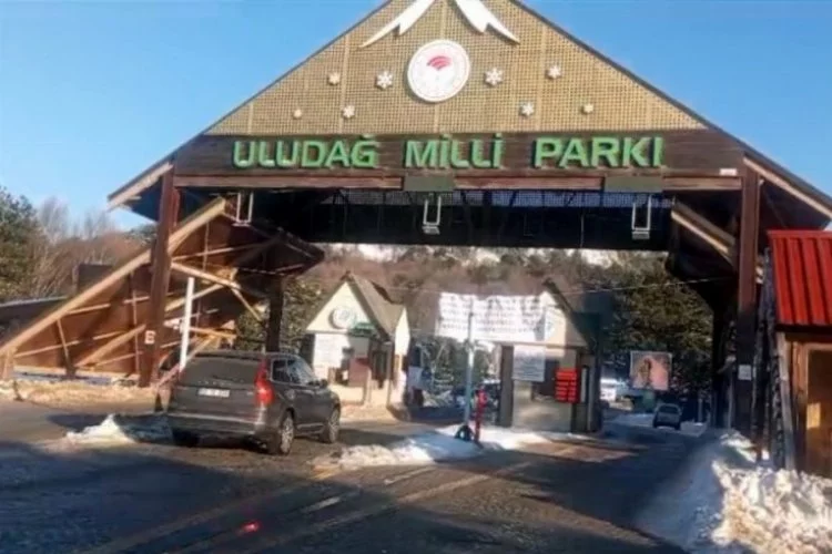 Uludağ'da Milli Park gişelerinden 15 günde 41 bin araç geçiş yaptı
