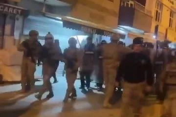 Van'da Darbe Girişimi: Türk Askerleri Sahaya İndi!