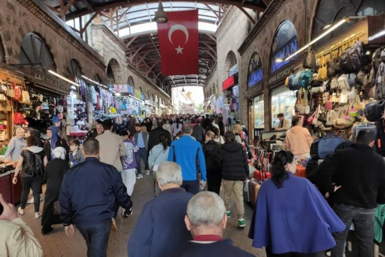 Bursalılar güneşi gördü! Çarşı-pazar doldu taştı