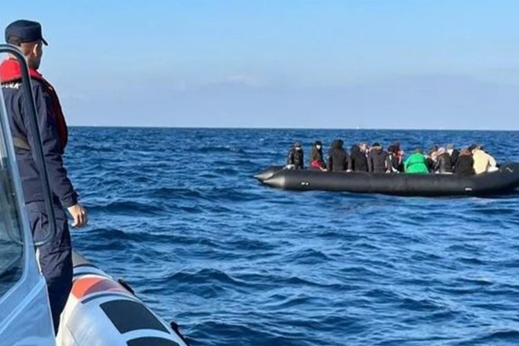 Yunan unsurlarınca ölüme terk edilen 32 kaçak göçmen kurtarıldı